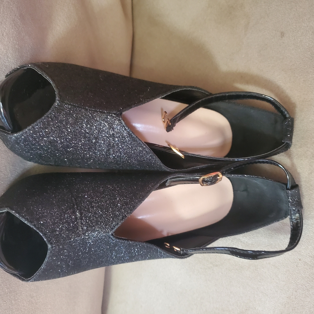 Elegant Sleek Black Gliter. Heels with Peep-Toe Design. Size 6.5. Brand New.